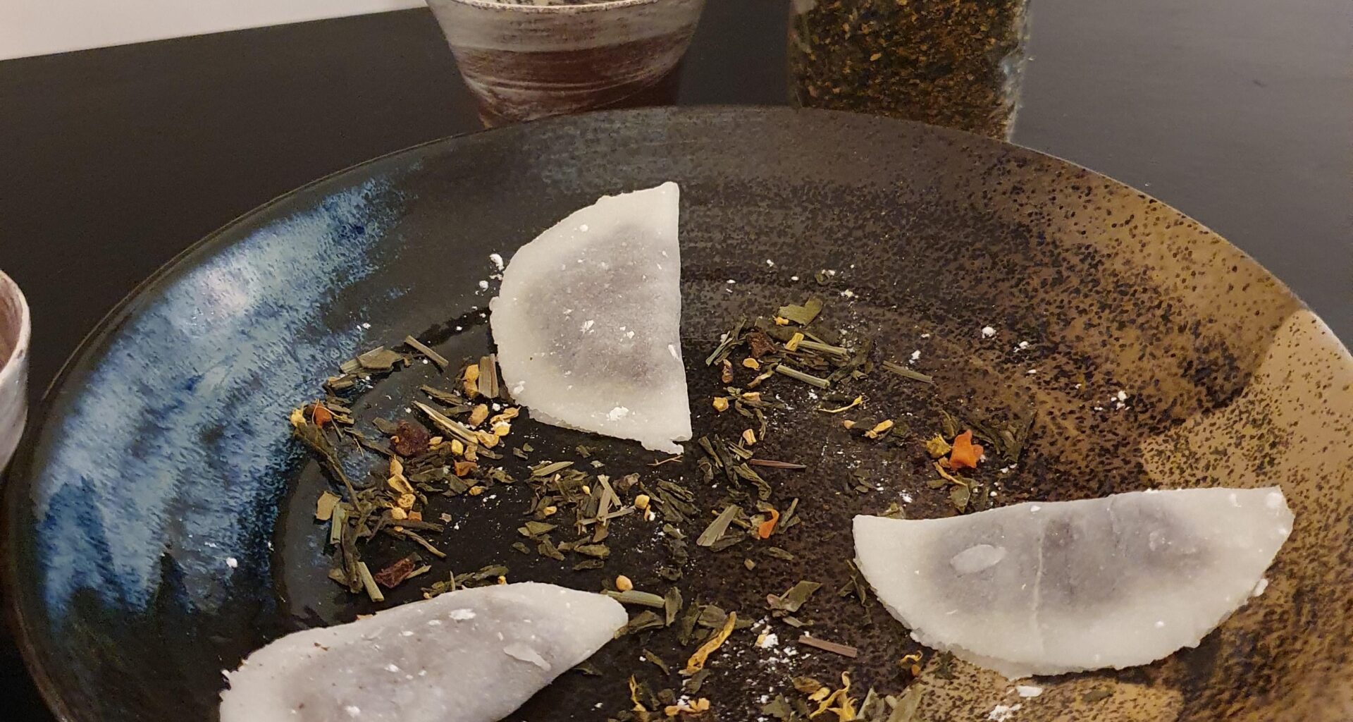 Yatsuhashi fourré au tsubu-an