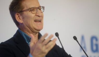Feijóo acusa al Gobierno de "embarrar la campaña" y proclama: "No se da ninguna condición para los indultos"