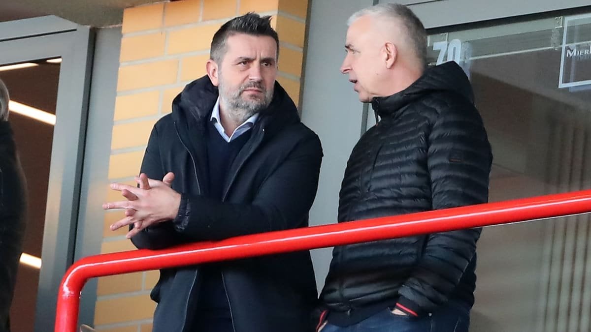 Zingler geht von Bjelica-Verbleib aus: "Bisher hat kein einziger Spieler das Gespräch mit mir gesucht. Das ist Zeugnis genug, dass alles, was da geschrieben wird, ganz wenig mit der Realität zu tun hat. Ich bin mit dem Binnenklima sehr zufrieden."
