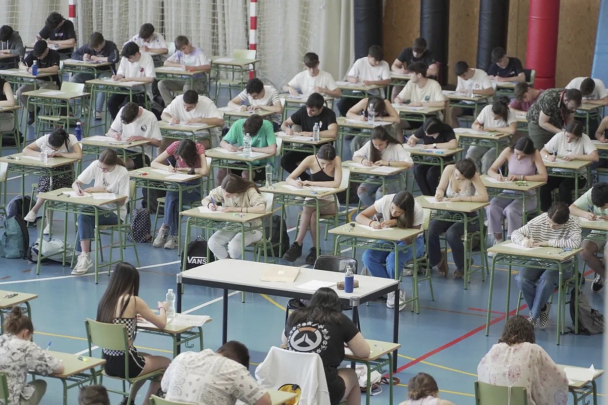 "El 81% de los jóvenes en edad de hacer Selectividad pide un examen de acceso a la universidad común en toda España (El 66% de los votantes del PSOE y el 53% de Sumar también reclaman la misma prueba en toda España)"