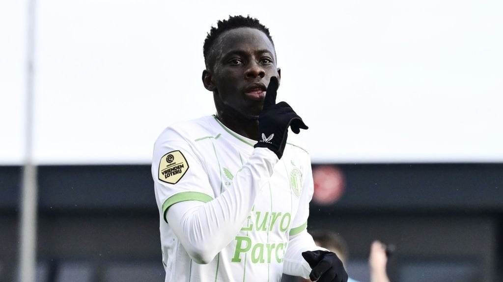 Struggling Feyenoord beat Almere City 0-2