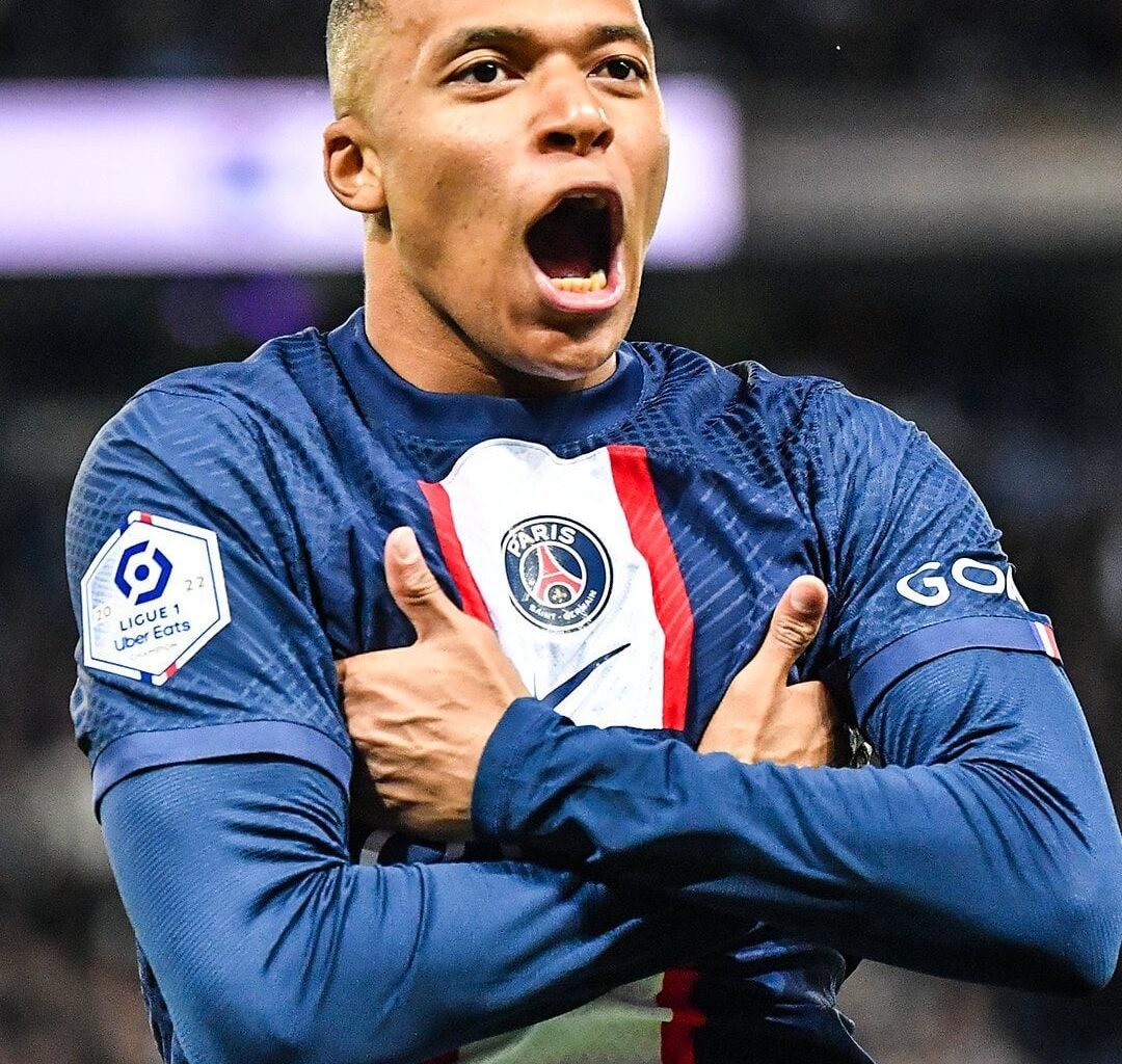 🚨🔴🔵 More on Kylian Mbappé. The decision is 100% confirmed as Nasser Al Khelaifi has been informed today. ↪️ PSG and Mbappe will communicate together about Kylian’s exit in the upcoming months. ⚪️ Real Madrid keep working on Mbappé deal with total confidence to get it done.