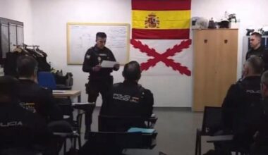 Interior investiga la presencia de una bandera con la Cruz de Borgoña en una comisaría