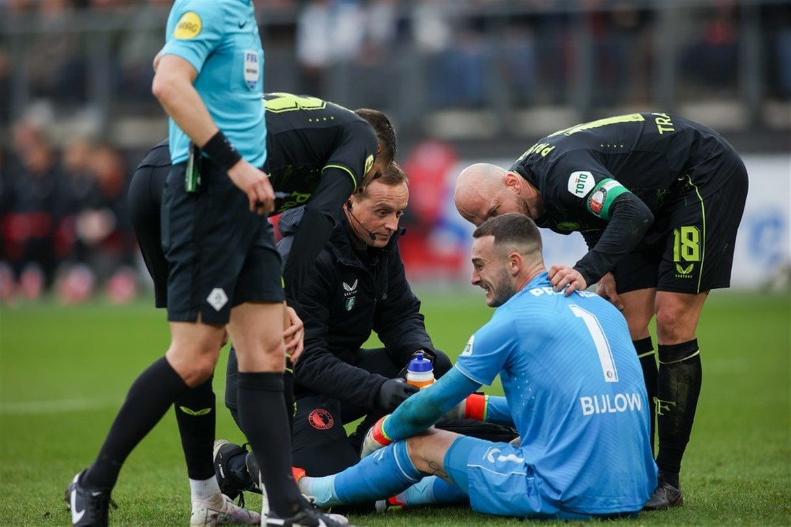 important Feyenoord victory against AZ overshadowed by injury Bijlow, 0-1