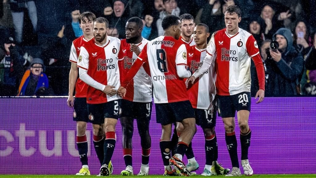 Struggling Feyenoord beat 10 men of RKC with 1-0