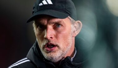 Tuchel wehrt sich gegen Sky-Bericht: "Dieser Satz ist doch völlig absurd. Ein Trainer, der so einen Satz sagt, der steigt ja nicht mehr in den Bus ein zu seiner Mannschaft nach so einer Besprechung. Was soll das? Das haben wir nie gemacht, und das werden wir auch nie tun."