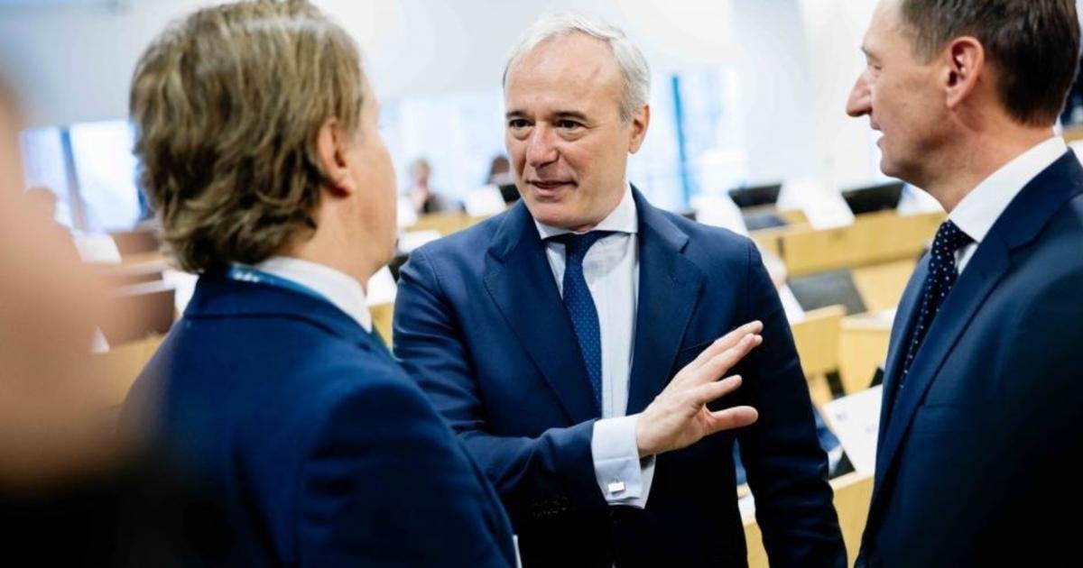 Jorge Azcón dice que "en Aragón no se habla catalán" y defiende eliminar su reconocimiento