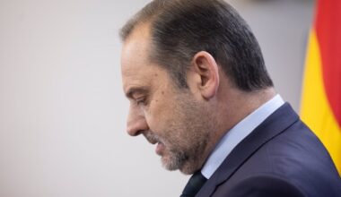 Ábalos retiene el escaño, se pasa al Grupo Mixto del Congreso y acaba en el 'gallinero' del hemiciclo