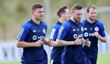 Beim heutigen Training auf Schalke stritten sich Paul Seguin & Tobias Mohr lautstark auf dem Trainingsgelände. Seguin schrie: „Du kannst mir etwas sagen, aber nicht so!“ Danach folgte eine weitere „Schimpfkanonade“, welche Mohr schweigend ertrug.