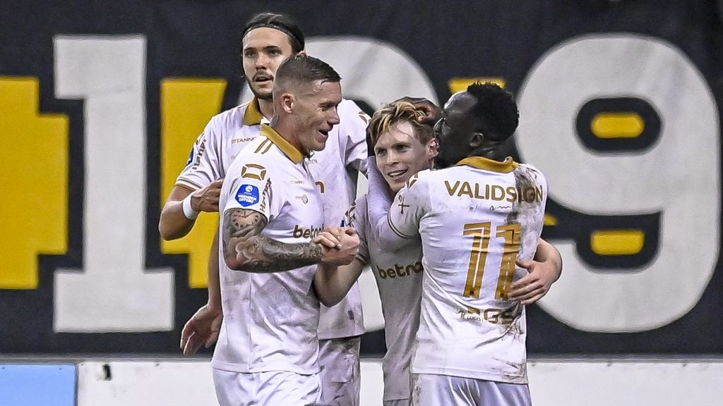 Vitesse loses vs Go Ahead, who score a goal and receive a red card in the final minute (0-2)