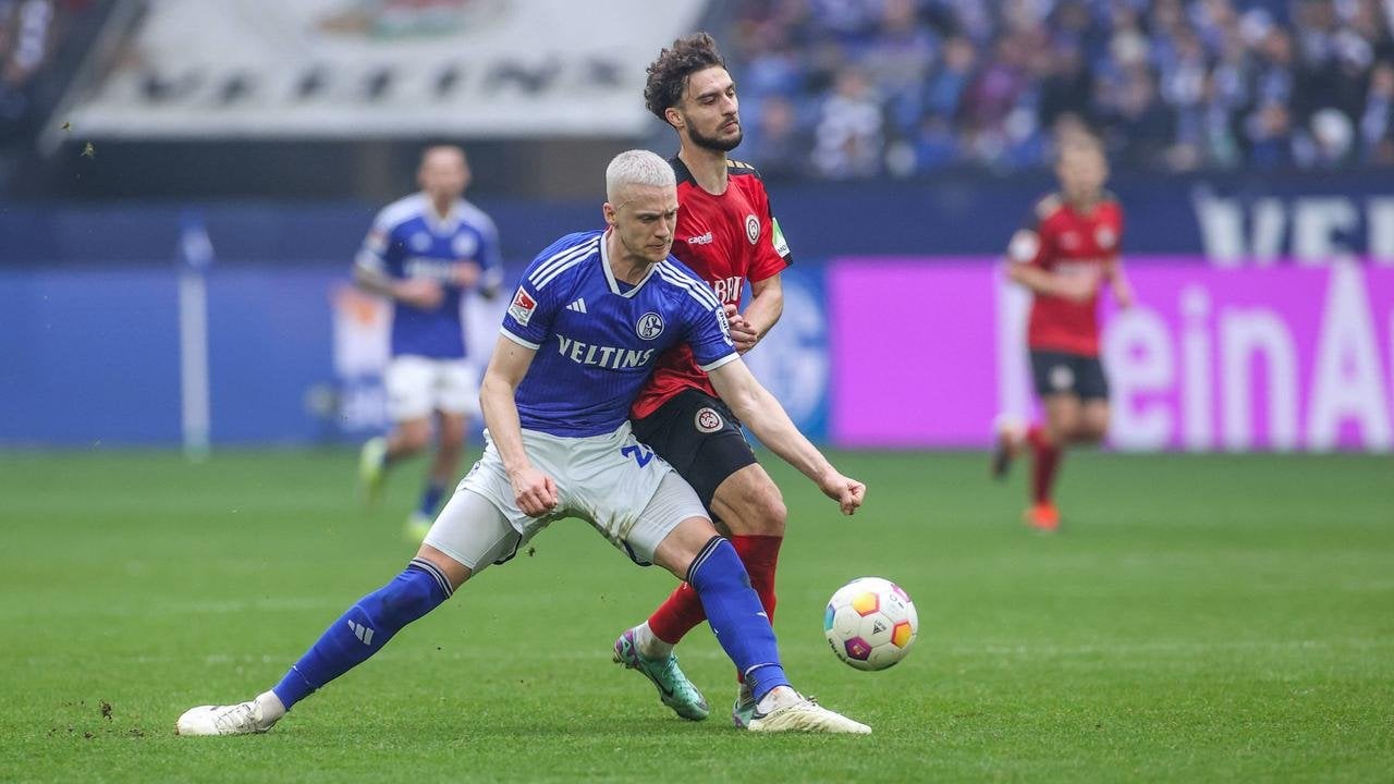 [2. Bundesliga] Sieg gegen Wiesbaden durch Elfmeter: Schalke rumpelt sich zu drei wichtigen Punkten