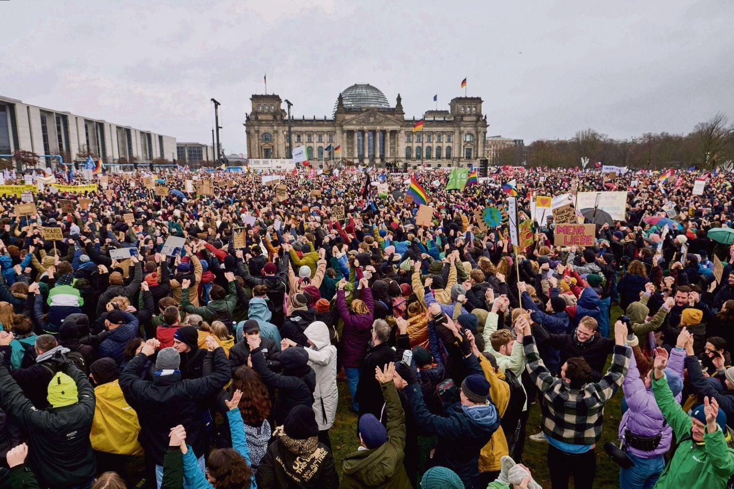 À Berlin, 200 000 personnes forment une chaîne humaine contre l’extrême droite - L'Humanité