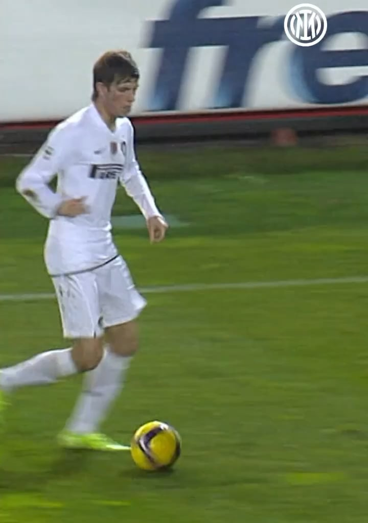 Throwback to this Luis Figo goal in Lecce, Davide Santon assist 🖤💙