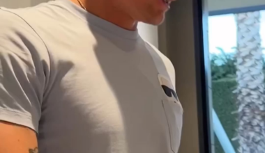 Toni Kroos learns how to iron a shirt (and burns himself)