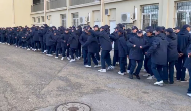 Cérémonie de clôture d'un stage du SNU à Palavas : un flash-mob où les participants dansent et chantent  "Oh Happy Days, when Jesus washed..." (gospel/chant religieux). Posté puis supprimé par le compte officiel de la direction de l'EN de l'Hérault (DSDEN34)