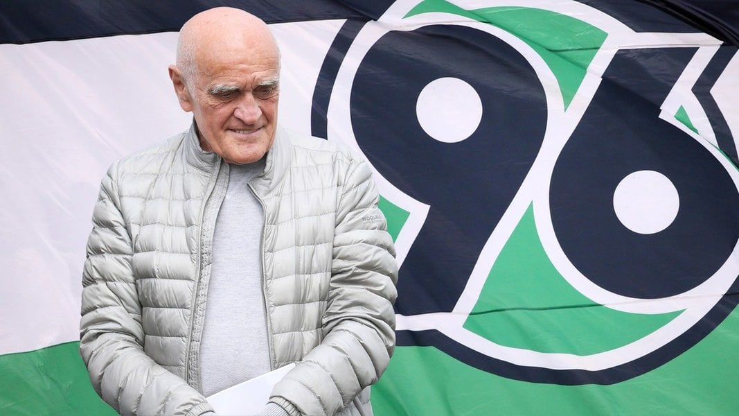 Fadenkreuz-Banner: Martin Kind erstattet Anzeige, 96 kündigt Maßnahmen an