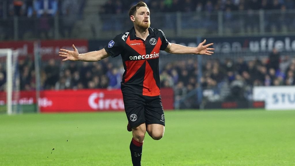 Almere City beats PEC Zwolle with 0-1 thanks to beautiful goal from Robinet