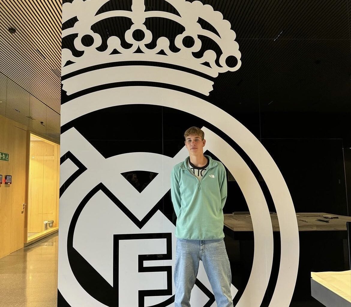 ⚪️🇺🇦 Real Madrid have completed the signing of Ukranian 17 year old goalkeeper Illya Voloshyn. Contract will be valid until June 2026.