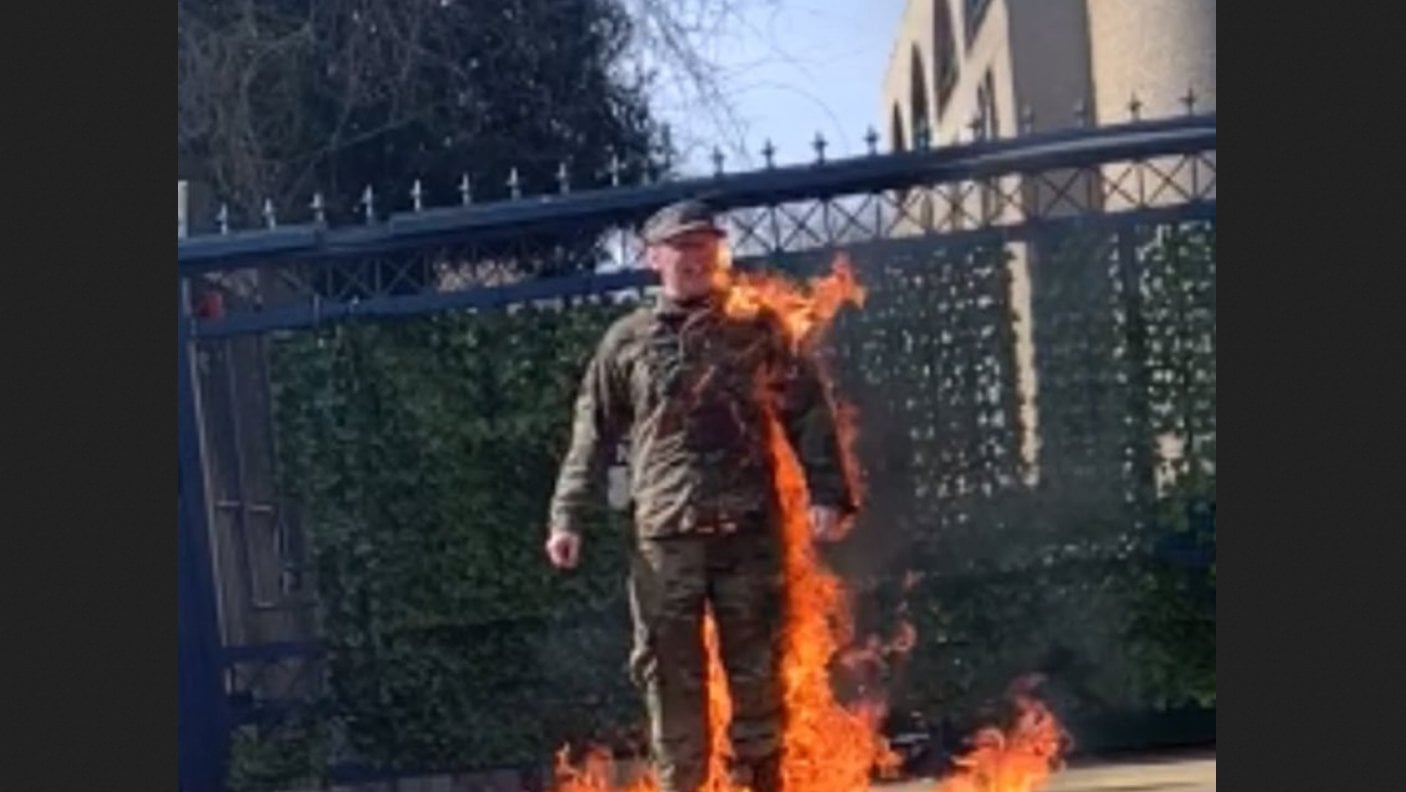 Active-duty airman set himself on fire in front of Israeli embassy