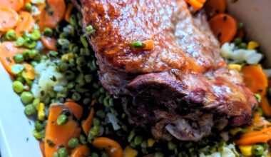 Turkey with carrots, peas, cauliflower and corn.