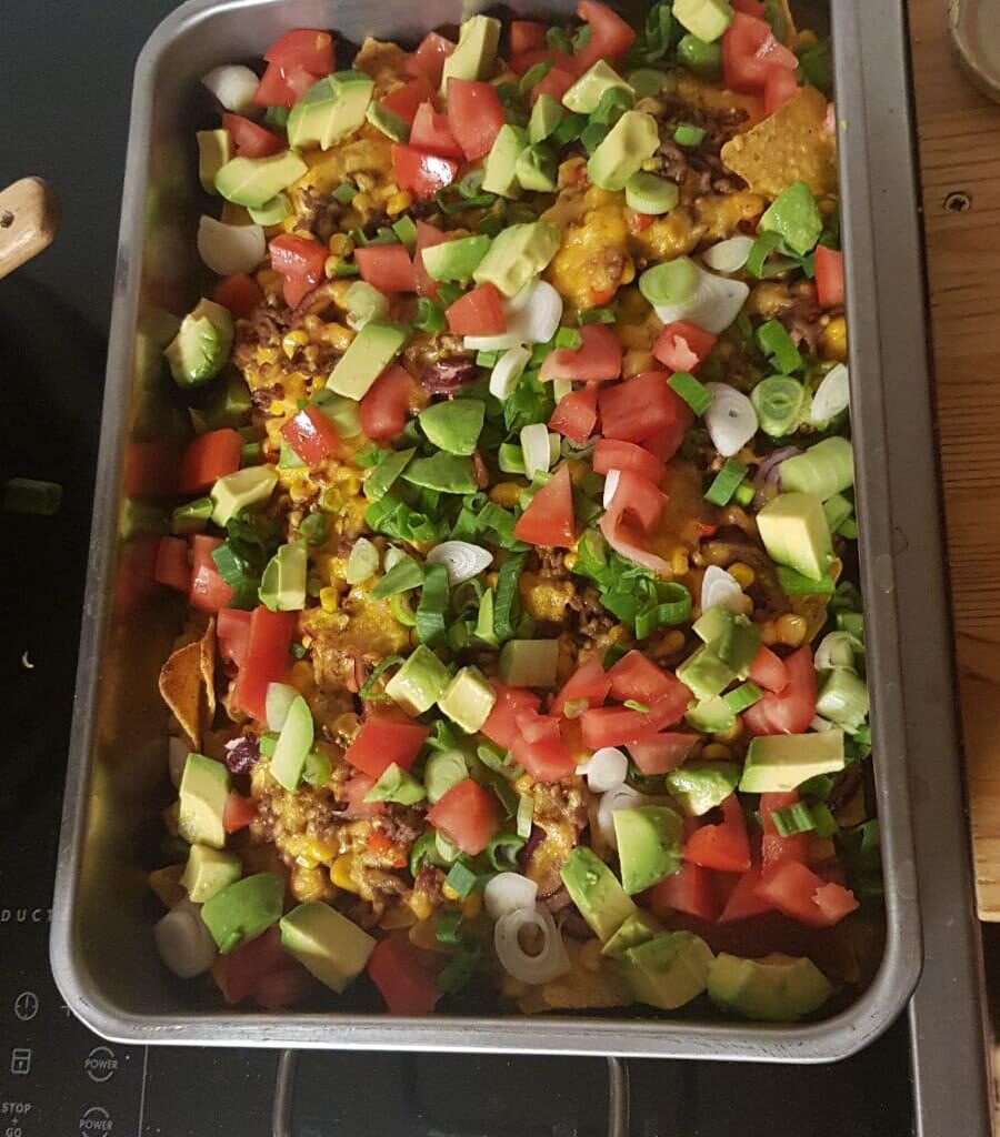 i made nachos! (i know you cant see them, i went wild on the toppings) ive got ground meat, chilis, tomatos, avocado, onion, cheddar, spring onino, corn and kidney beans on there :D