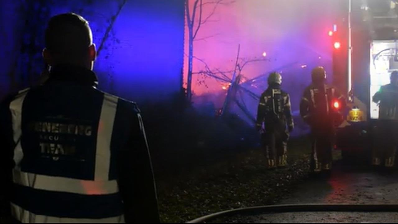 Asbest in honderden tuinen na brand in Vroomshoop, schoonmaak duurt weken | Binnenland