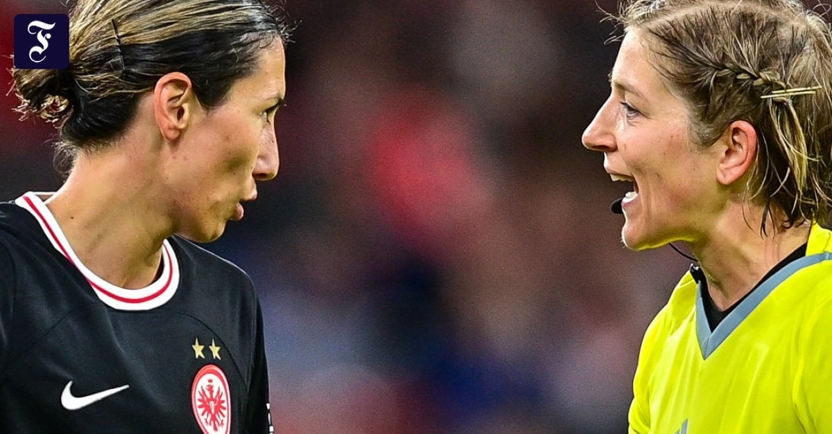 [Frauen-Bundesliga] Heftige Kritik an Schiedsrichterleistungen: 1. FC Nürnberg fordert Öffnung für männliche Schiedsrichter - DFB-Vize Zimmermann: "Wir sind überzeugt, dass die Leistung einer Person nicht mit dem Geschlecht zusammenhängt. Männer sind nicht automatisch die besseren Unparteiischen."