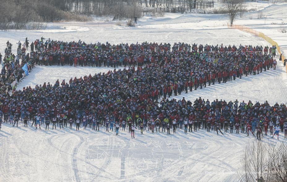 Crowd makes "Z" in Moscow today