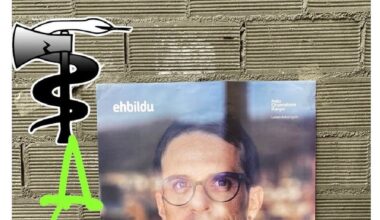 Ayuso y la organización juvenil del PP piensan que Bildu se confiesa abiertamente etarra porque en uno de sus carteles aparece la palabra aldaketa ("cambio"), que casualmente comparte tres letras con las siglas ETA.