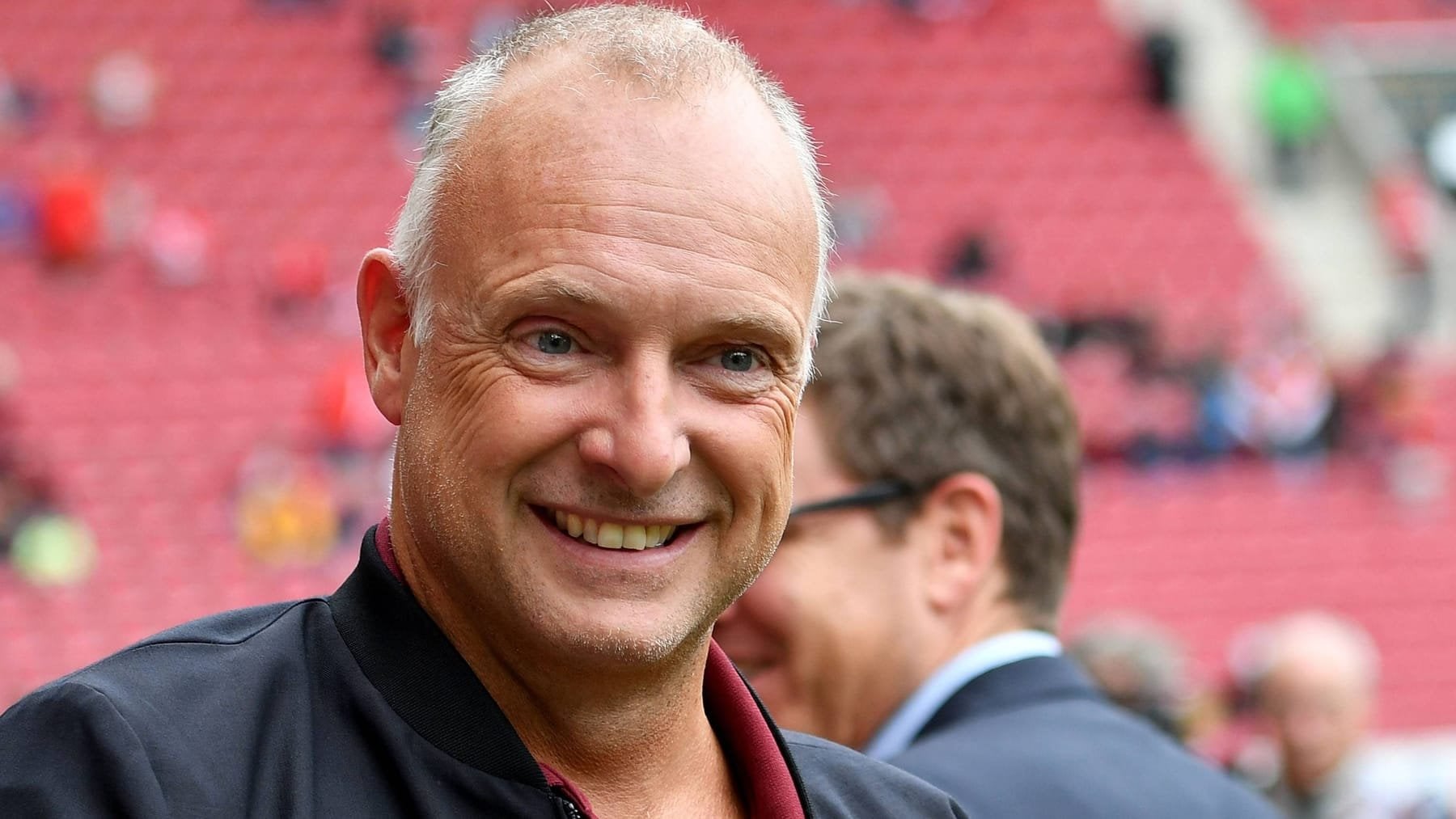Verwirrung um Auszeit von Sportkommentator Frank Buschmann: Buschmann sagte vergangene Woche, er sei "am Ende seiner Kräfte". Nun kündigte er eine Auszeit an. Der TV-Sender Sky weiß offenbar nichts davon.
