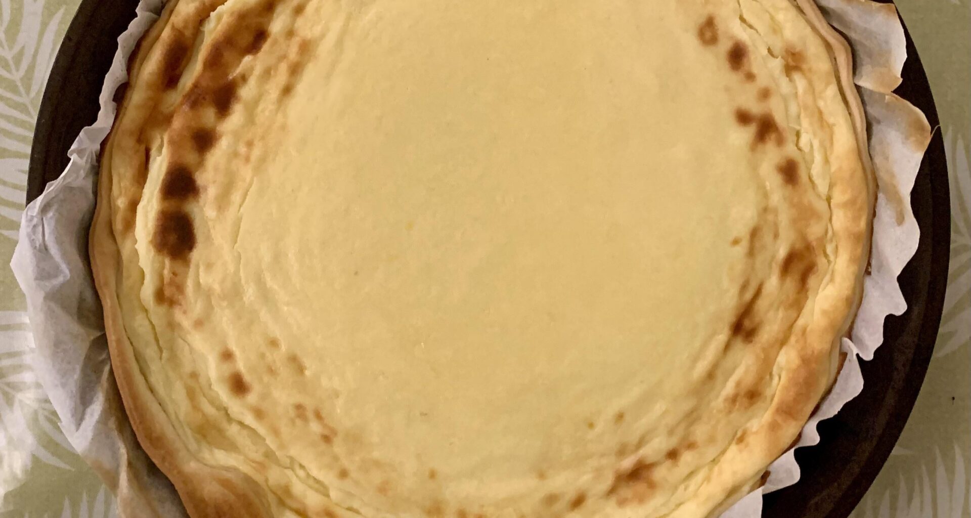 Je me suis levée très tôt pour faire cette tarte au goumeau, une spécialité de ma Franche-Comté natale. 🥰 Un souvenir des quatre-heures de mon enfance. 👧🏻