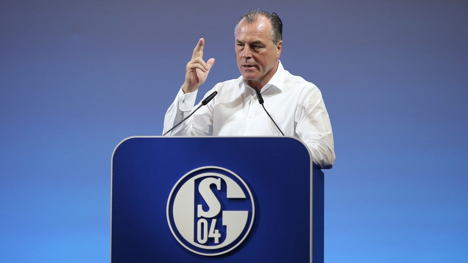 Neururer zur S04-Opposition: "Das ist keine Opposition. Das sind alles Schalker in der Verpflichtung, mitzuhelfen. Die Vereinsführung ist noch nie im Profifußball unterwegs gewesen und macht einen Fehler nach dem anderen."
