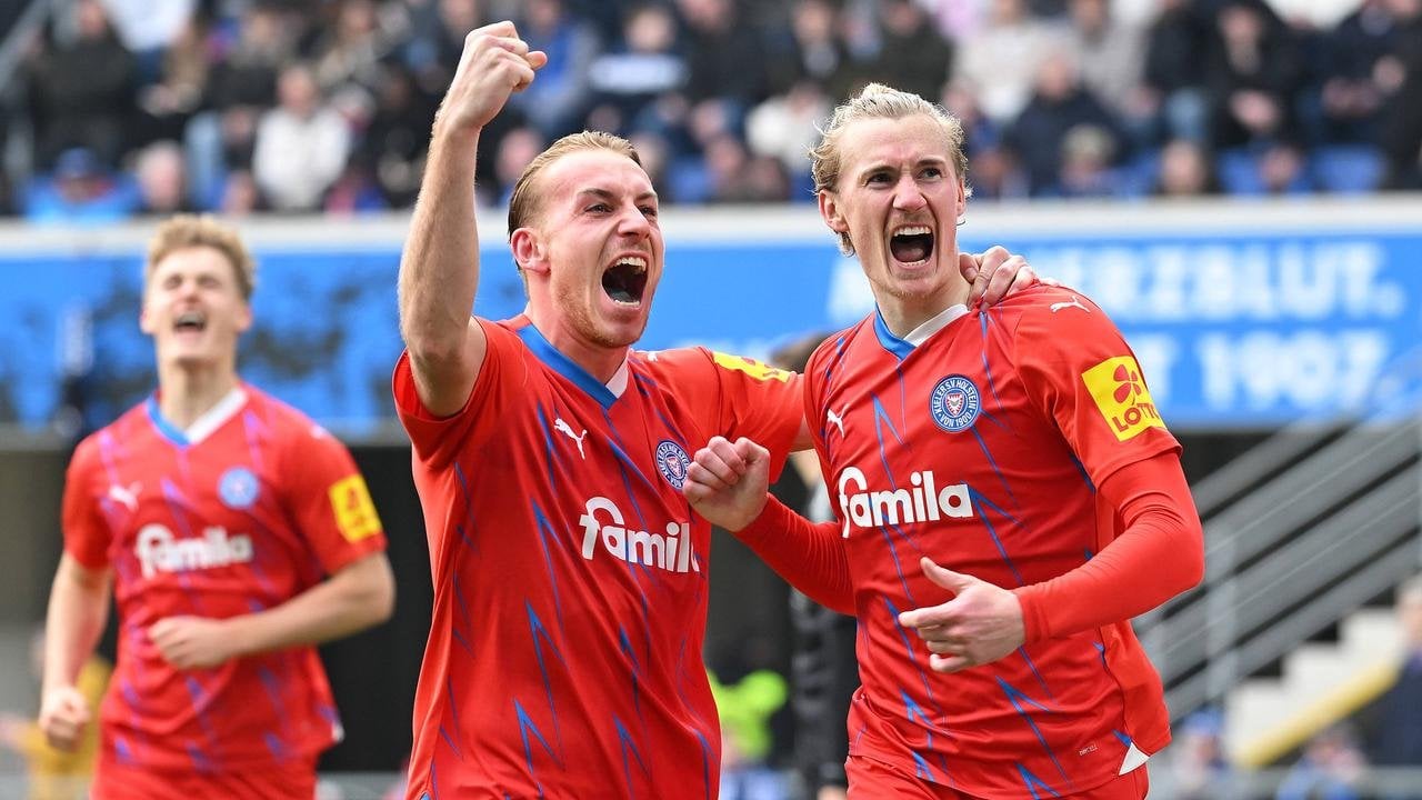 [2. Bundesliga] Lange Spielunterbrechung: Kiel festigt in Paderborn Rang zwei