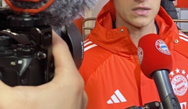 Kimmich deutlich: „Der Trainer hat uns gut eingestellt. Jeder von uns sollte in der Lage sein, auch mal ein anderes System zu spielen. In unserem Spiel ist wenig zu sehen von Spielfreude, Kreativität, Leichtigkeit, Freiheit. Wir haben echt Probleme, uns Chancen zu erarbeiten und lassen zu viele zu.“