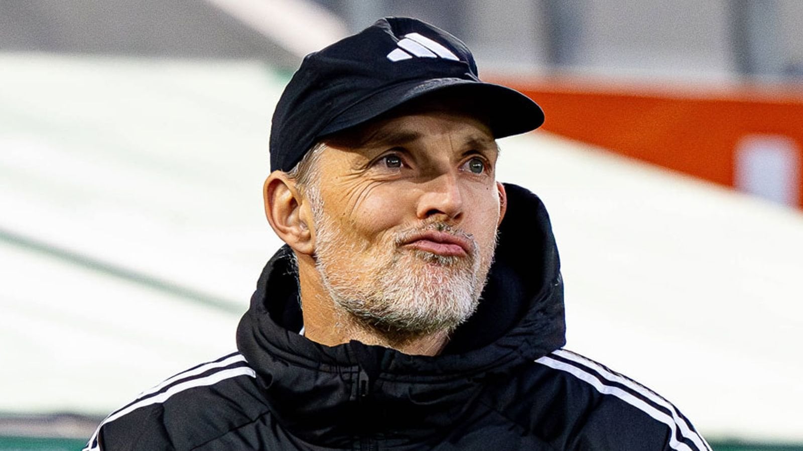 Tuchel über Kimmich-Einsatz im Topspiel: "Josh kommt auch mit einem Arm ins Training und sagt: 'Es geht.' Josh können Sie um drei Uhr nachts mit Influenza wecken und er sagt, dass er bereit ist."