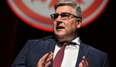 Hellmann kritisiert Polizei bei Ausschreitungen gegen den VfB: "Ich würde mir dieselbe Hingabe, mit der gegen Fans untersucht wird, auch in den Reihen der Polizei wünschen. Auf die Einsatzleitung schauen wir extrem kritisch, wie dort vorgegangen wurde."