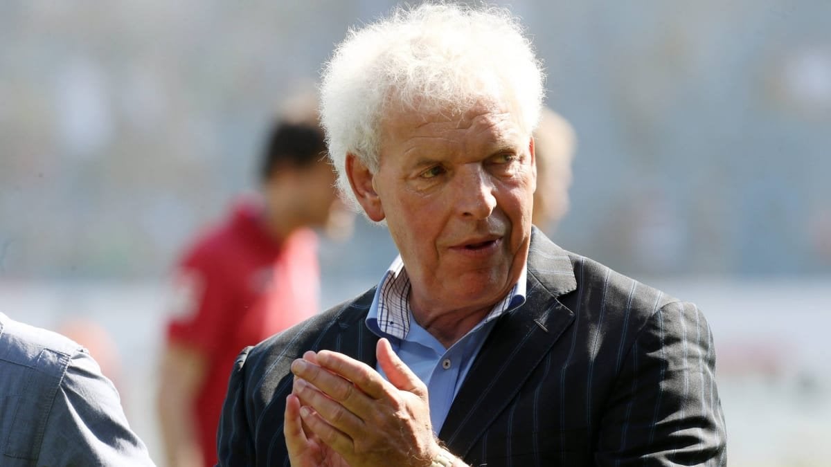 Ex-Bayer-Trainer Klaus Toppmöller: "Ich habe lange keine Mannschaft gesehen, die so ballsicher, aggressiv, schnell und taktisch gut spielt. Ich traue den Leverkusenern die Meisterschaft absolut zu. Es ist für meinen früheren Klub eine Riesenchance, den Namen Vizekusen hinter sich zu lassen."