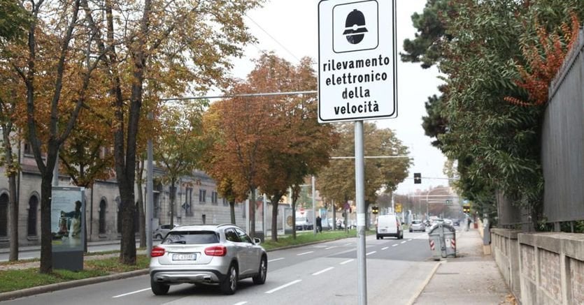 Nuove normative in arrivo per gli autovelox: con più multe nello stesso tratto se ne paga una, vietati sotto i 50kmh e distanza di segnalazione di almeno 1km fuori dai centri abitati