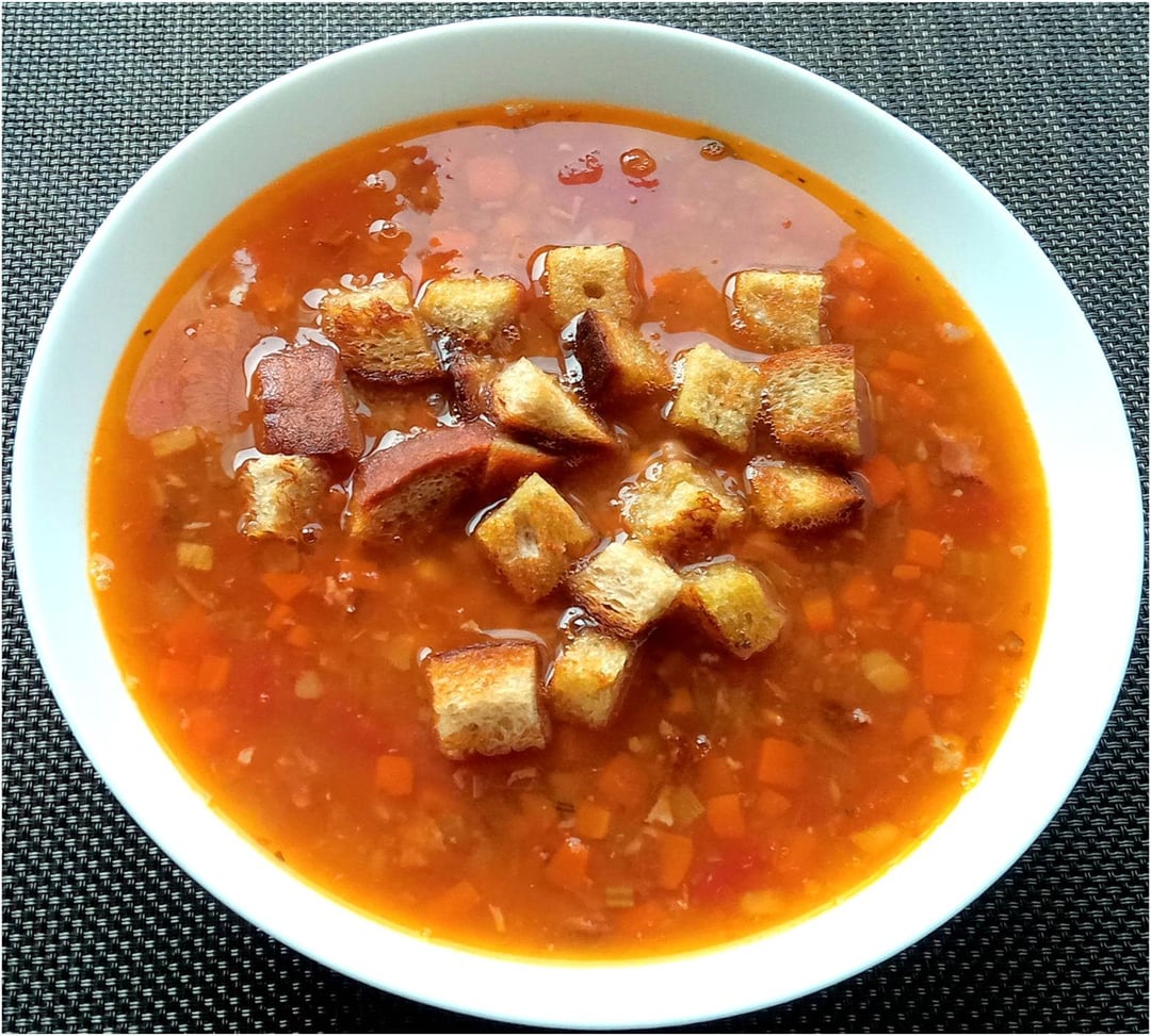 American bean soup made from smoked ribs St. Louis made in a slow cooker for 9 hours and potato pancakes - some with smoked cheese - baked in the oven and a spicy Saba dip and Sriracha sauce. The ribs were marinated in garlic, smoked salt and liquid smoke from white Australian walnut 🤤