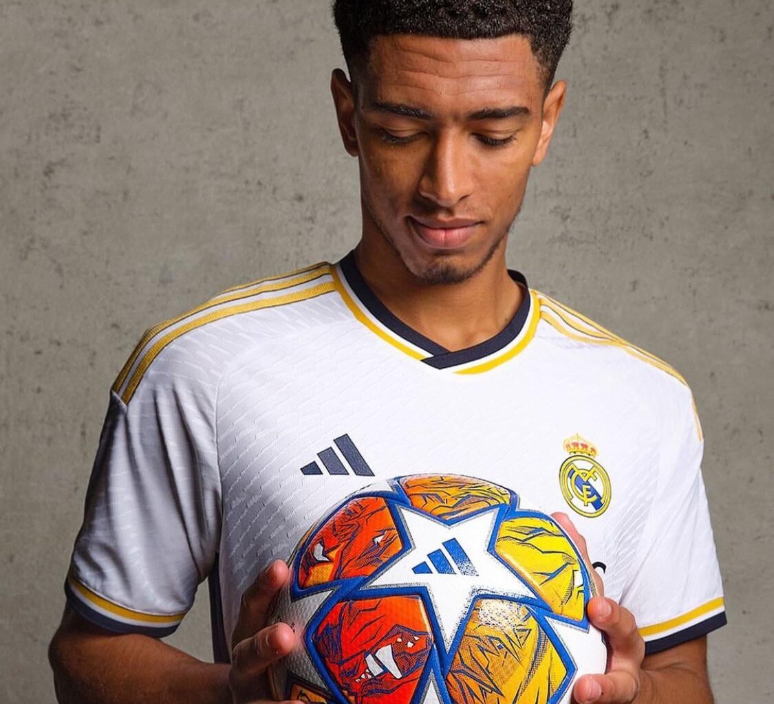 Jude Bellingham with the new UCL ball.