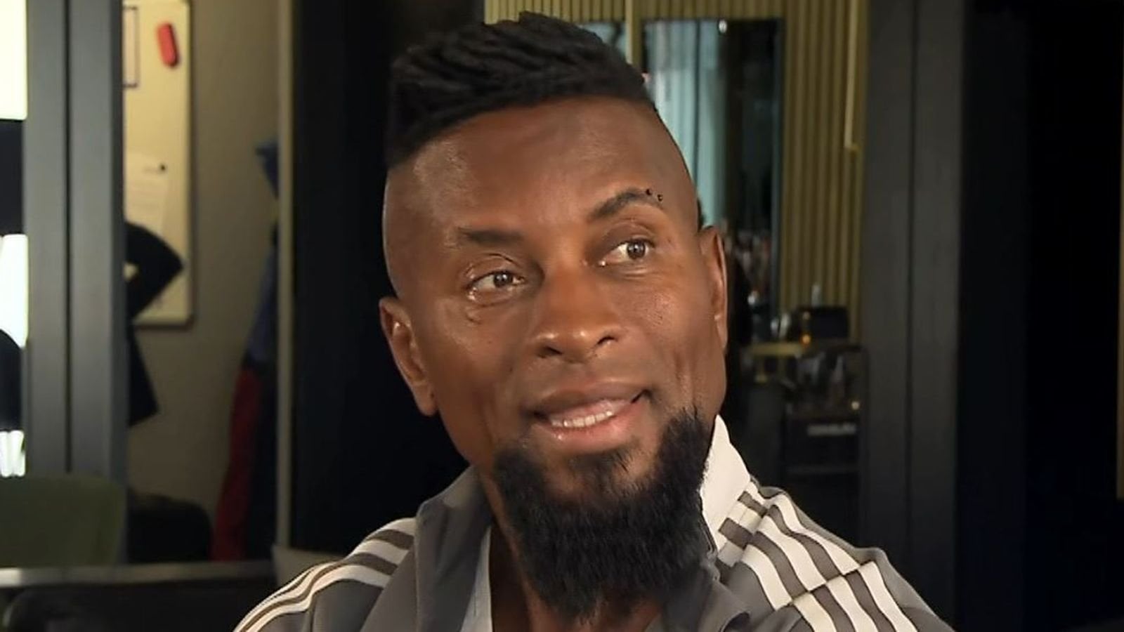 Ze Roberto zum Titelrennen: "Ich habe tolle Erinnerungen an beide Klubs. Ich denke, aufgrund der starken Saison, die Leverkusen spielt und weil ich Leverkusen diese Emotionen in der Bundesliga wünsche, schlägt mein Herz diese Saison für Bayer 04."