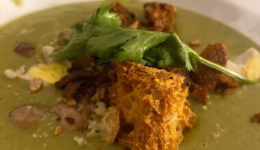Velouté de mâche, œuf de caille et lardons