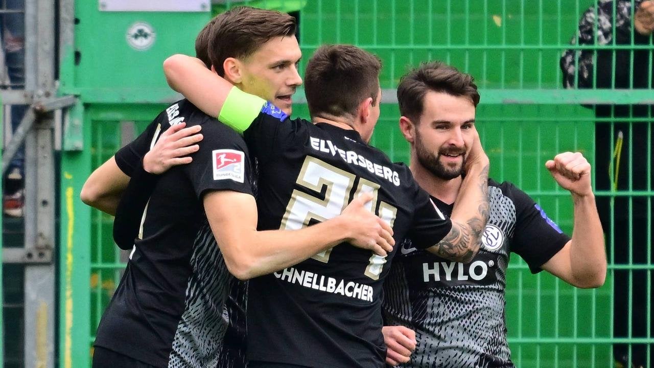 [2. Bundesliga] Trotz kuriosem Gegentor: Dreierpack Stock - Elversberg schockt Fürth