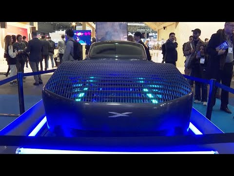 Une voiture volante fait sensation au salon mondial du mobile de Barcelone