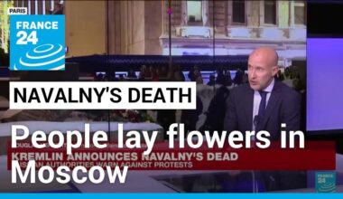 People lay floral tributes in Russia to Putin foe Alexei Navalny • FRANCE 24 English