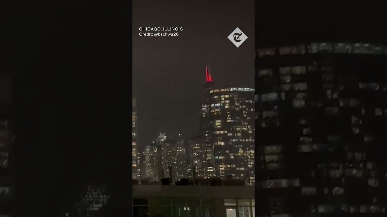Striking footage captures moment lightning hits Willis tower in Chicago