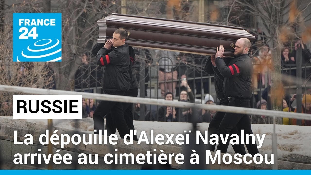La dépouille d'Alexeï Navalny est arrivée au cimetière à Moscou • FRANCE 24