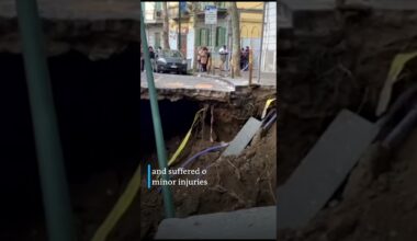 Naples sinkhole swallows two cars | DW News