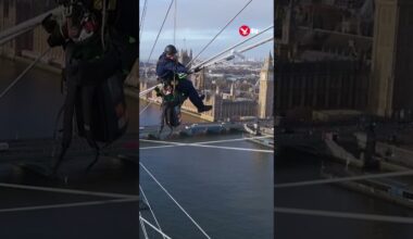 'Spring cleaning' on London Eye takes place #shorts