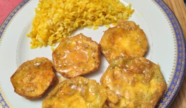 Aubergines with honey and curried rice